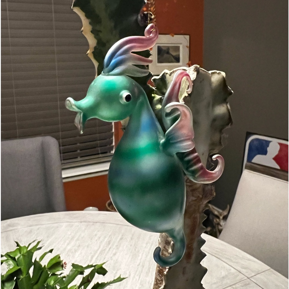 Seahorse ornament-Glass-Beautiful color aqua green and pink- Great condition